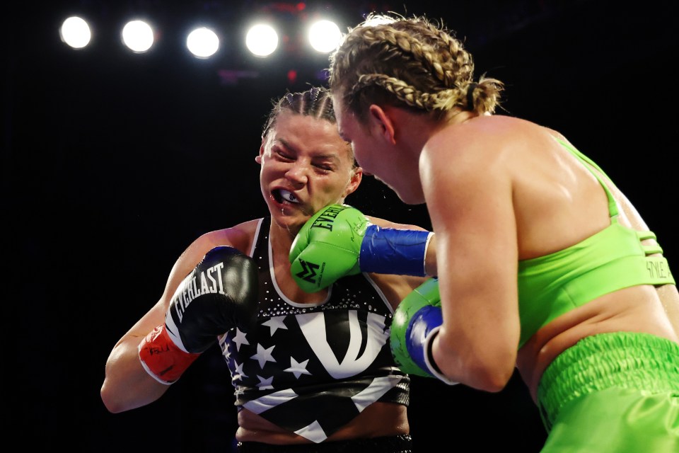 La boxeadora estadounidense Mikaela Mayer venció a Ryan poco después del incidente.