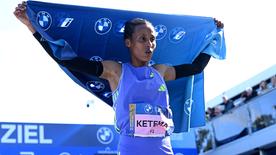 Ganador del maratón de Berlín, Tigist Ketema de Etiopía