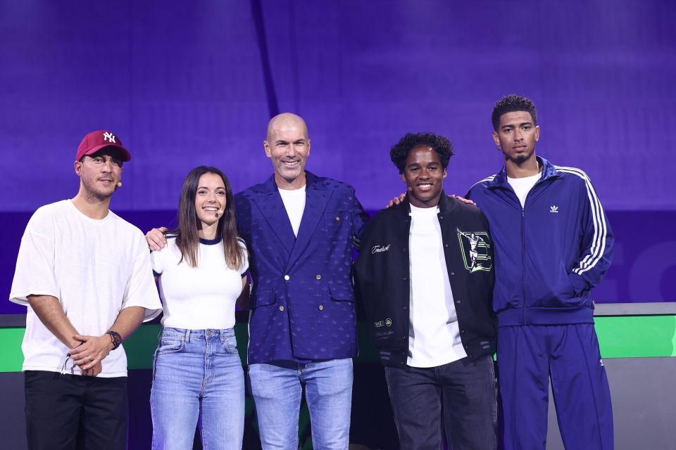 Bellingham fue invitado al escenario junto a Eden Hazard, Aitana Bonmatí, Zinedine Zidane y Endrick