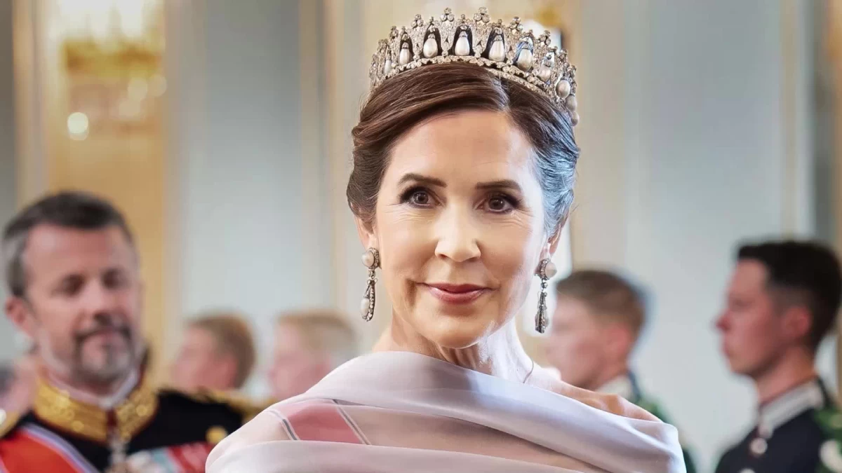 María de Dinamarca en el banquete en Noruega con la tiara de perlas de su suegra