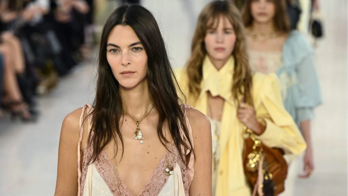 Feminidad soñadora y luminosa en París: Primavera/Verano 2025 según Chloé