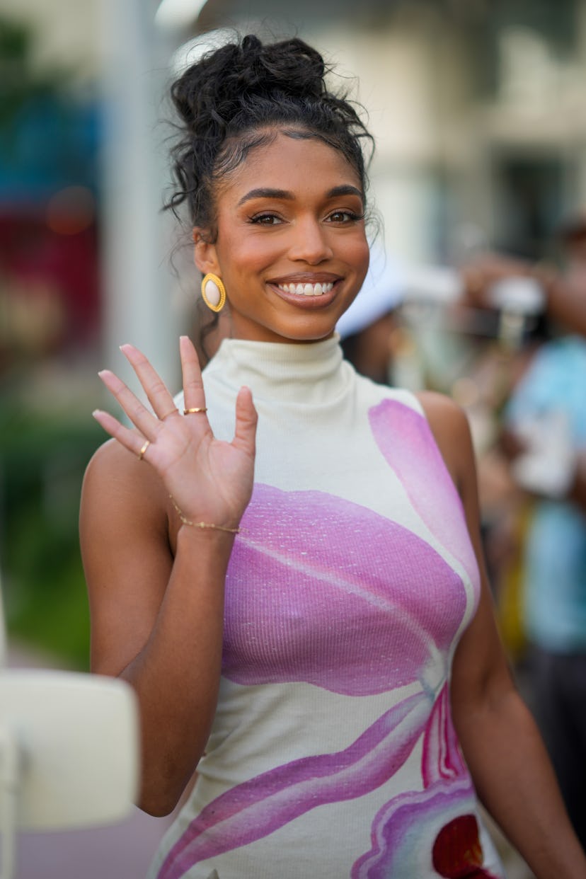 Lori Harvey lleva pendientes Heaven Mayhem