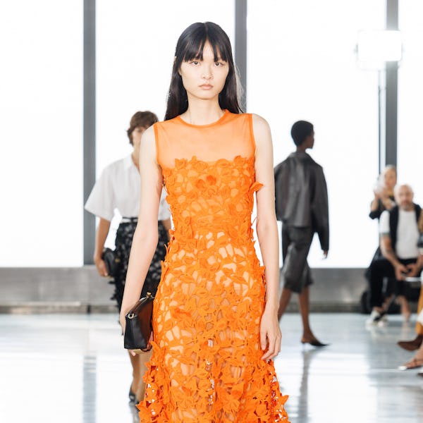 La tendencia del color naranja en la Semana de la Moda de Nueva York primavera/verano 2025