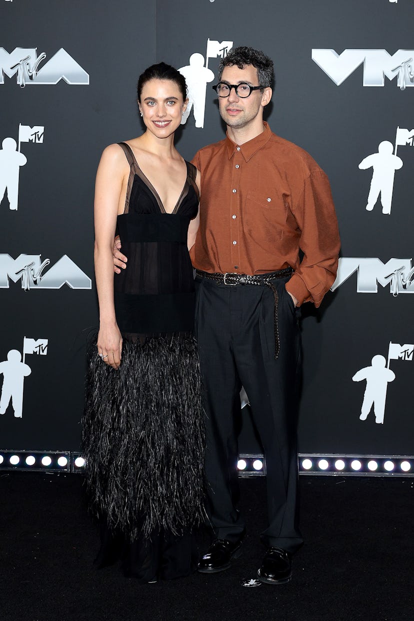 Margaret Qualley y Jack Antonoff asisten a los MTV Video Music Awards 2024