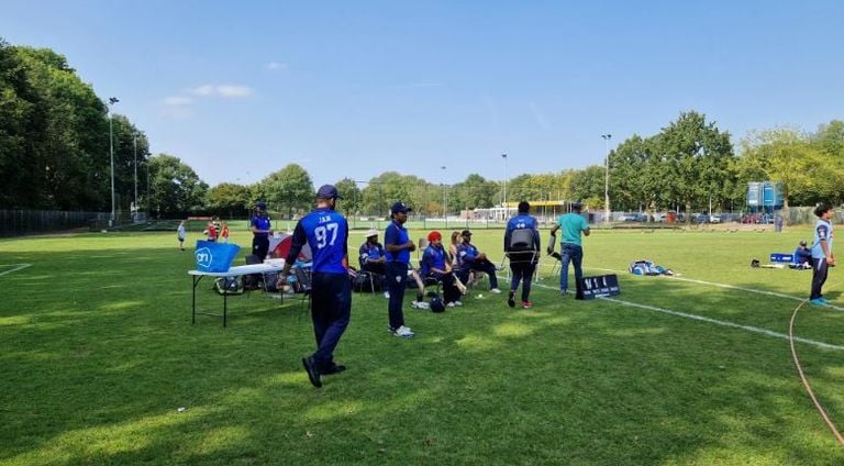 Jugadores de críquet en Eindhoven (foto: Studio040).