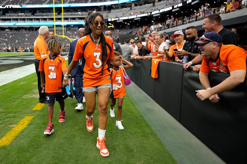 Ciara en el partido Broncos vs. Raiders, octubre de 2022