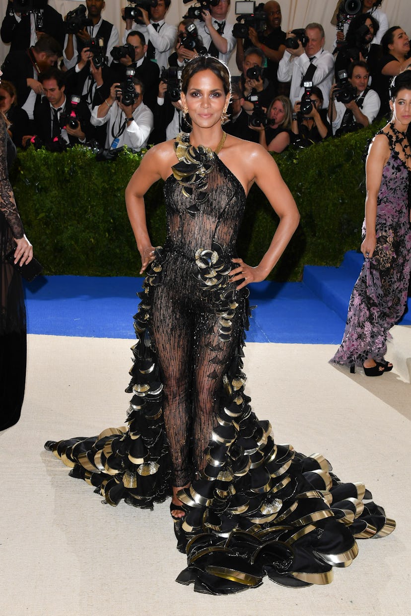 Halle Berry asiste a la Met Gala 'Rei Kawakubo/Comme des Garcons: Art Of The In-Between' 