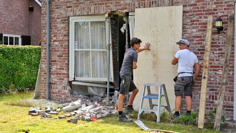 Una vecina anciana choca su auto contra una casa (Foto: SQ Vision/Toby de Kort).