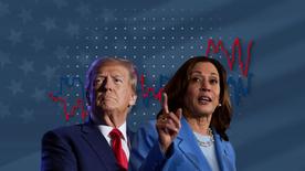 Donald Trump y Kamala Harris, detrás de ellos un gráfico lineal con sus números de encuesta