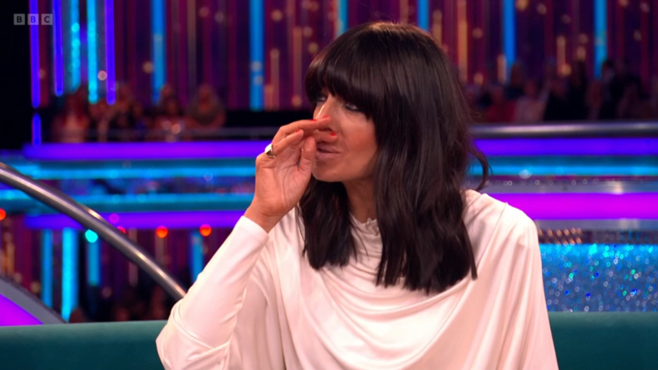 Claudia Winkleman preguntó sobre su impresión de Shirley Ballas, pero se sorprendió con la historia detrás de ella.