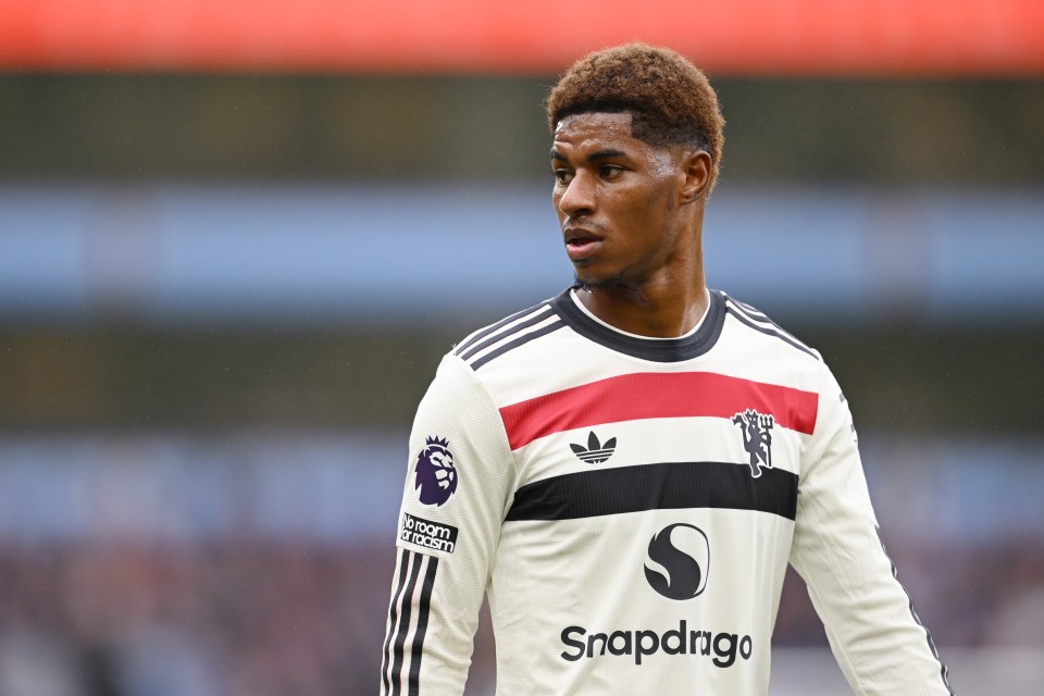 Marcus Rashford estuvo entre los delanteros que no lograron penetrar a Villa