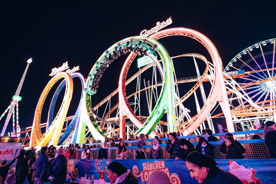 Munich Looping, la montaña rusa transportable más grande del mundo, estará en Winter Wonderland