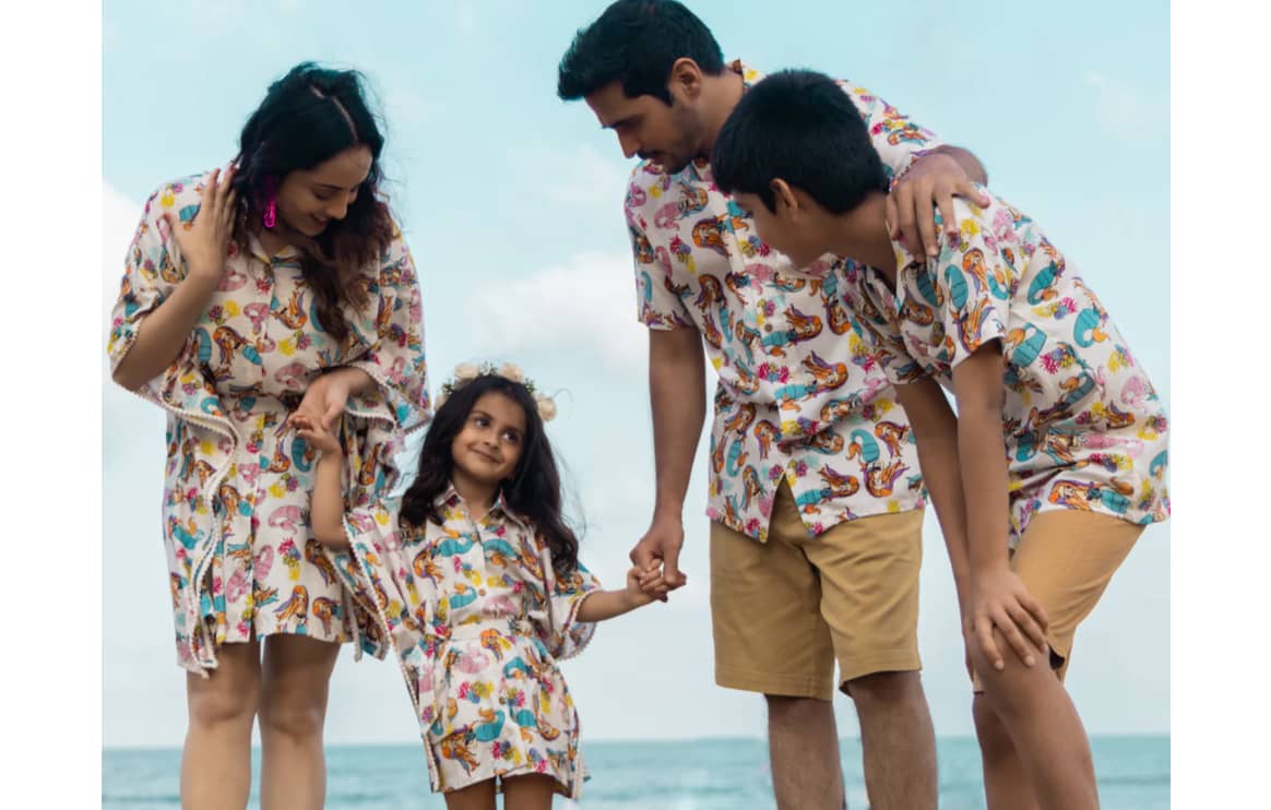 Vestido camisero caftán con cinturón y camisa “Sirena” para toda la familia.