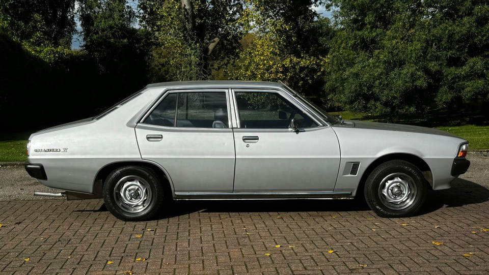 El Colt Sigma se fabricó para competir con el Ford Cortina y con otros coches familiares de tamaño medio de los años 1970.