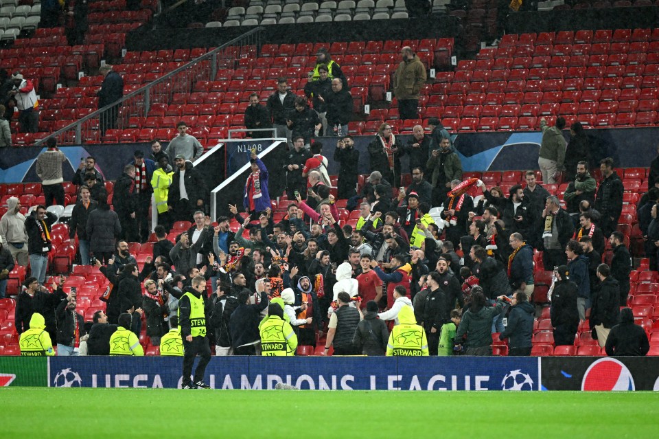 Los aficionados del Galatasaray consiguieron entradas para jugar en Old Trafford el año pasado