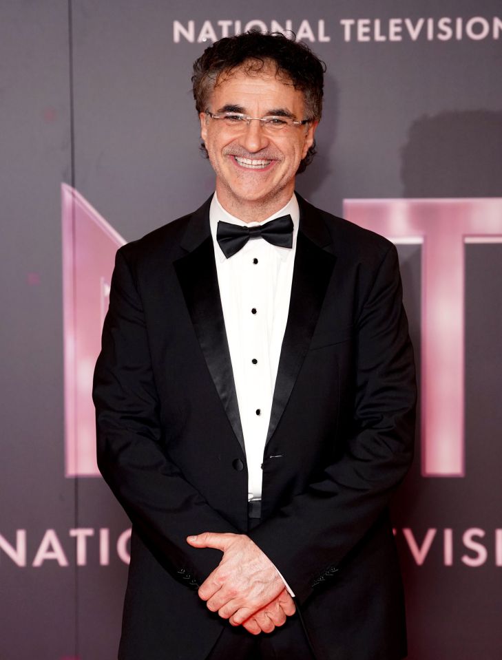 Noel Fitzpatrick es todo un rompecorazones en la foto con su traje en los Premios Nacionales de Televisión 2022.