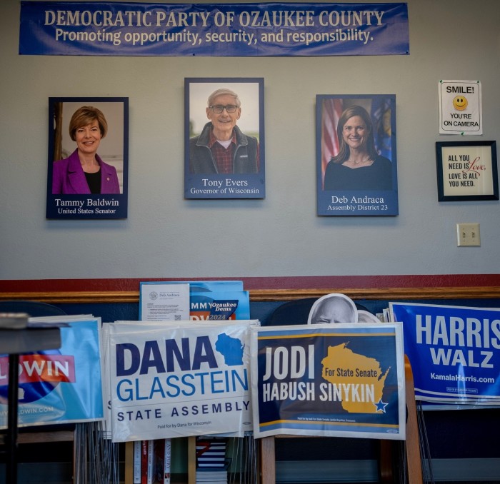 Interior de la oficina del Partido Demócrata del condado de Ozaukee