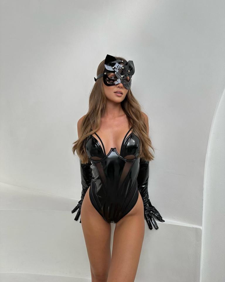 Georgia Steel hizo una exhibición tetona con su traje de dominatrix Catwoman