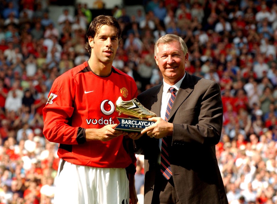 Los 25 goles de Van Nistelrooy en la Prem ayudaron a Man Utd a reclamar el título al ganar la Bota de Oro y el premio al Jugador de la Temporada.