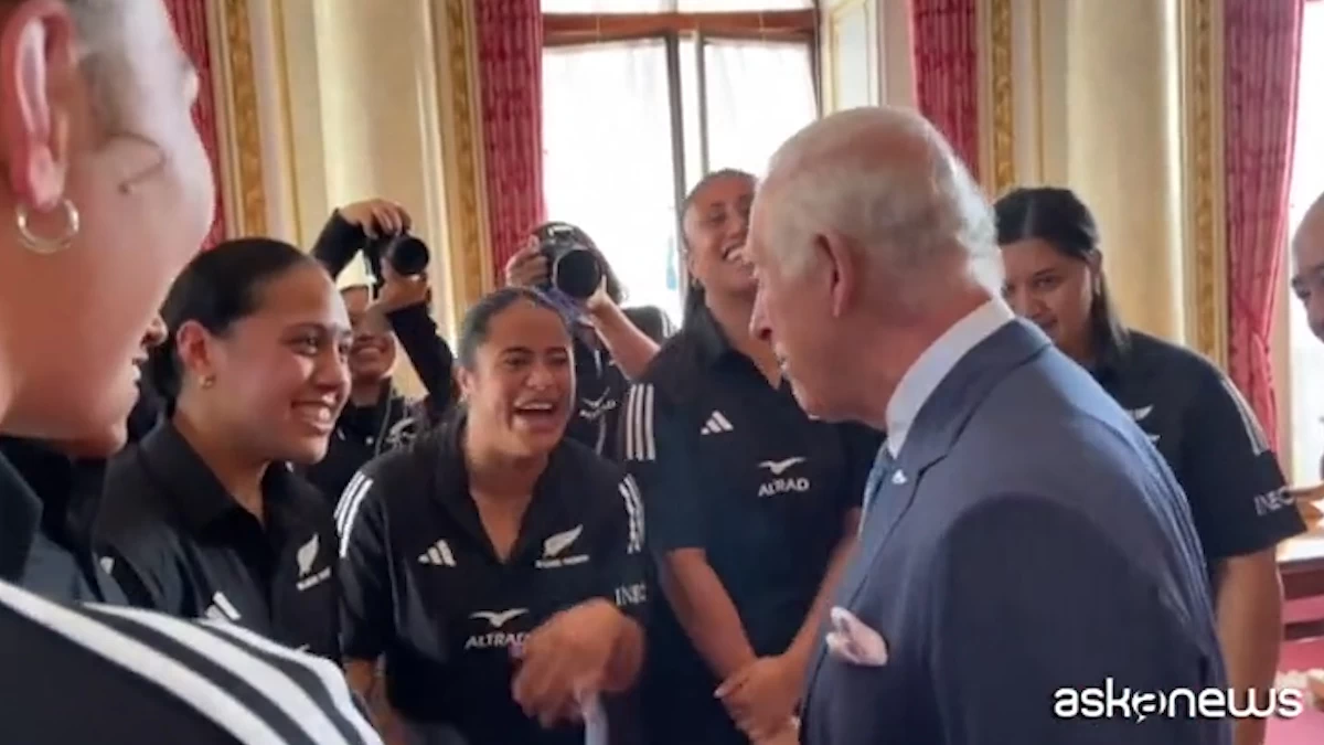 El rey Carlos III recibe a los Black Ferns: los jugadores de rugby de Nueva Zelanda le dedican una canción tradicional