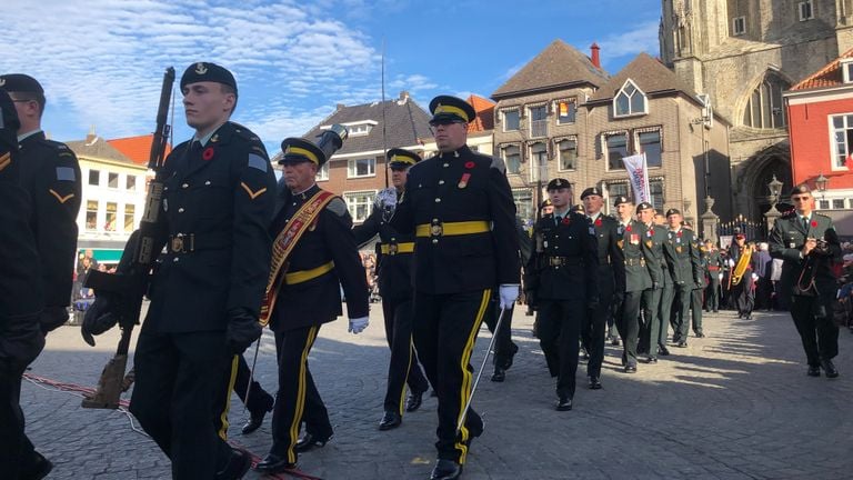 Soldados canadienses en una ceremonia en 2019 en la Grote Markt de Bergen op Zoom (foto: Willem-Jan Joachems).