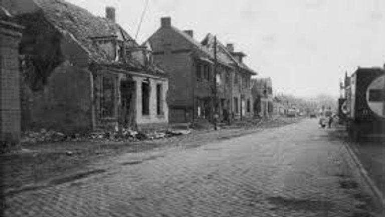 Raadhuisstraat Hoogerheide otoño de 1944 (foto: archivo)