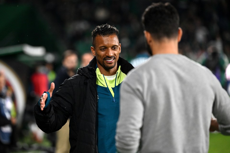 Nani, ex extremo del Sporting y del Manchester United, abrazó a Amorim antes del partido