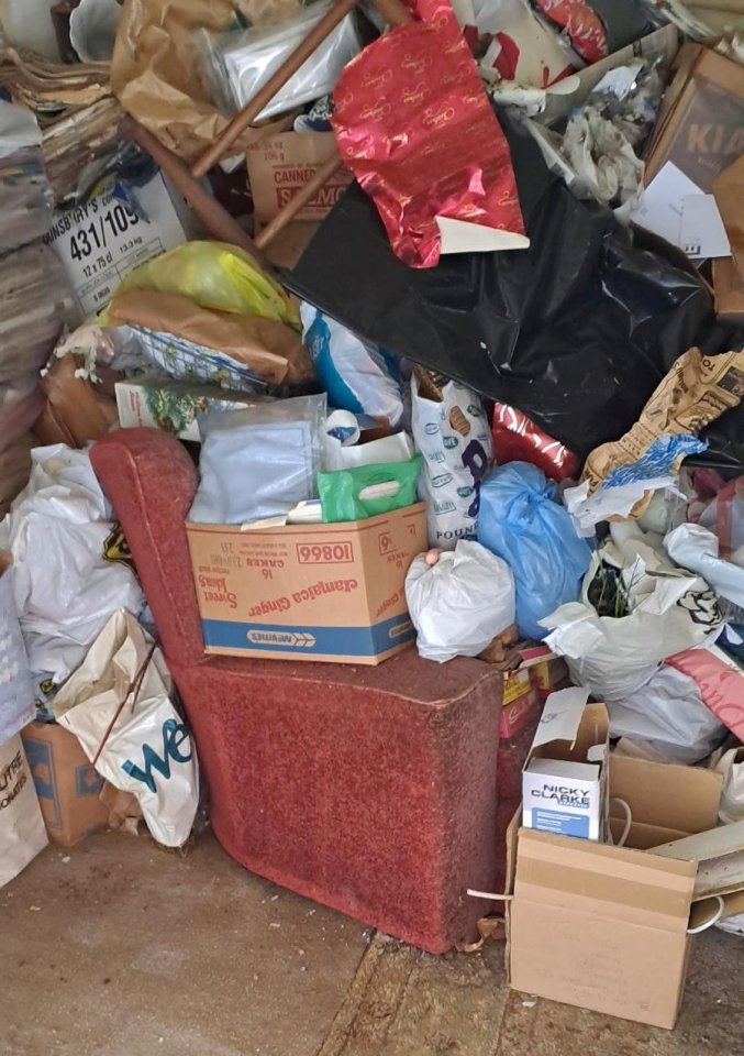 La casa llena de basura de Keighley, West Yorkshire, causó gran revuelo en las redes sociales