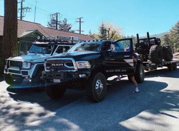 A Paul le gustan las camionetas y posee esta Dodge Ram valorada en £ 40 mil