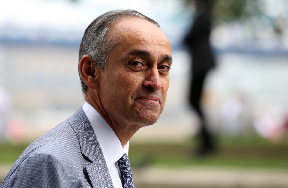 Un informe del cirujano Lord Ara Darzi advirtió que el NHS se encuentra en estado crítico después de una década de daños “imperdonables”