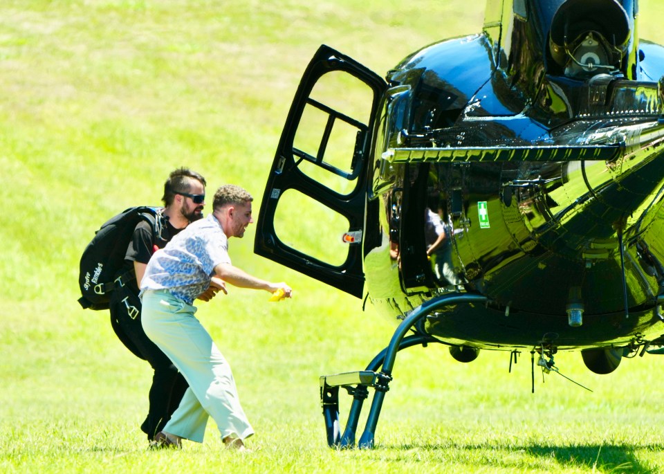 El DJ de radio Dean McCullough subió a su propio helicóptero