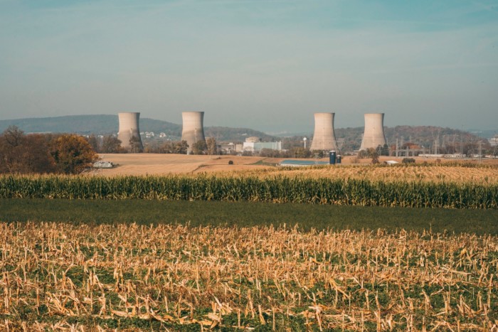 La central nuclear de Three Mile Island está rodeada de ricos campos agrícolas en Pensilvania