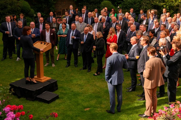 Rachel Reeves en un evento de bebidas en Downing Street para líderes empresariales en julio