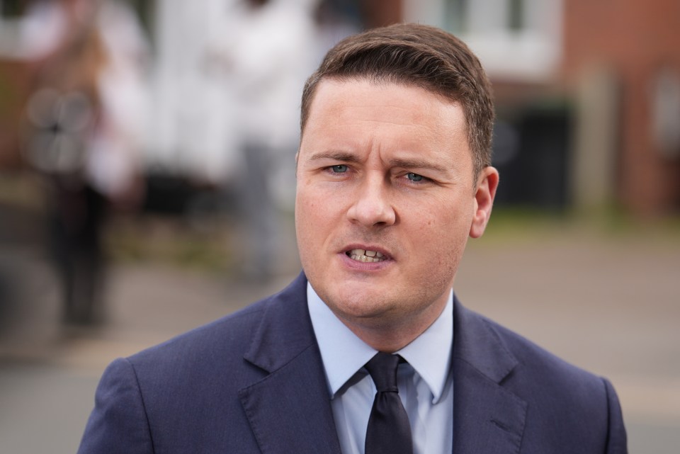 El secretario de Salud, Wes Streeting, lidera planes radicales para la reforma del NHS a fin de garantizar que los fondos se gasten de manera inteligente.