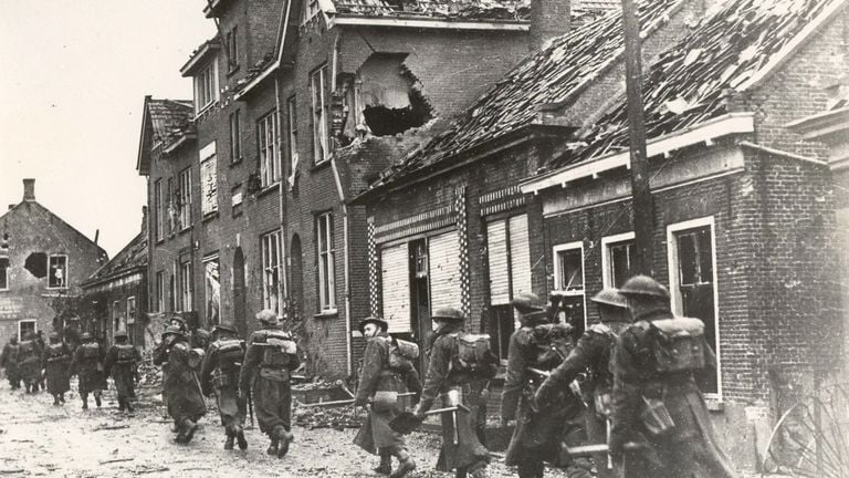 Las tropas polacas entran en Moerdijk (foto: archivo)