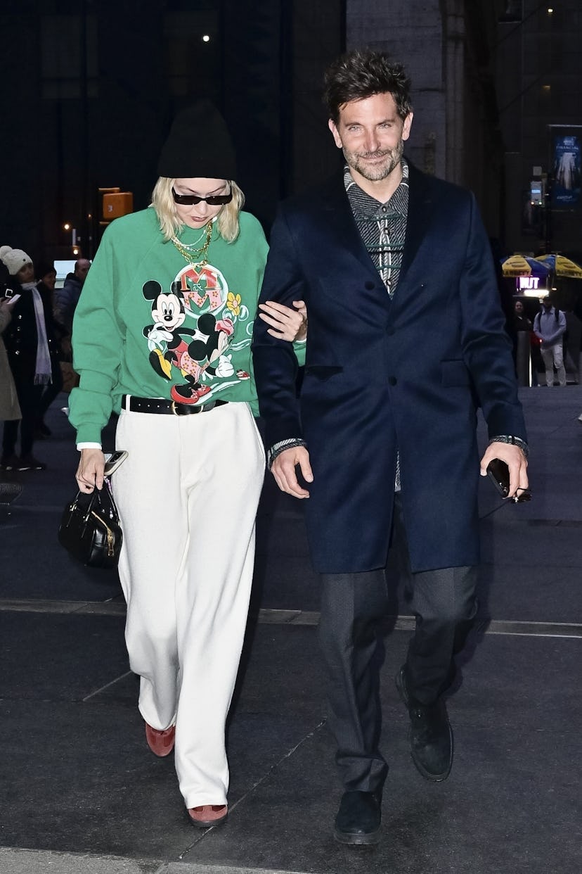 Bradley Cooper y Gigi Hadid lucen trajes para una cita nocturna