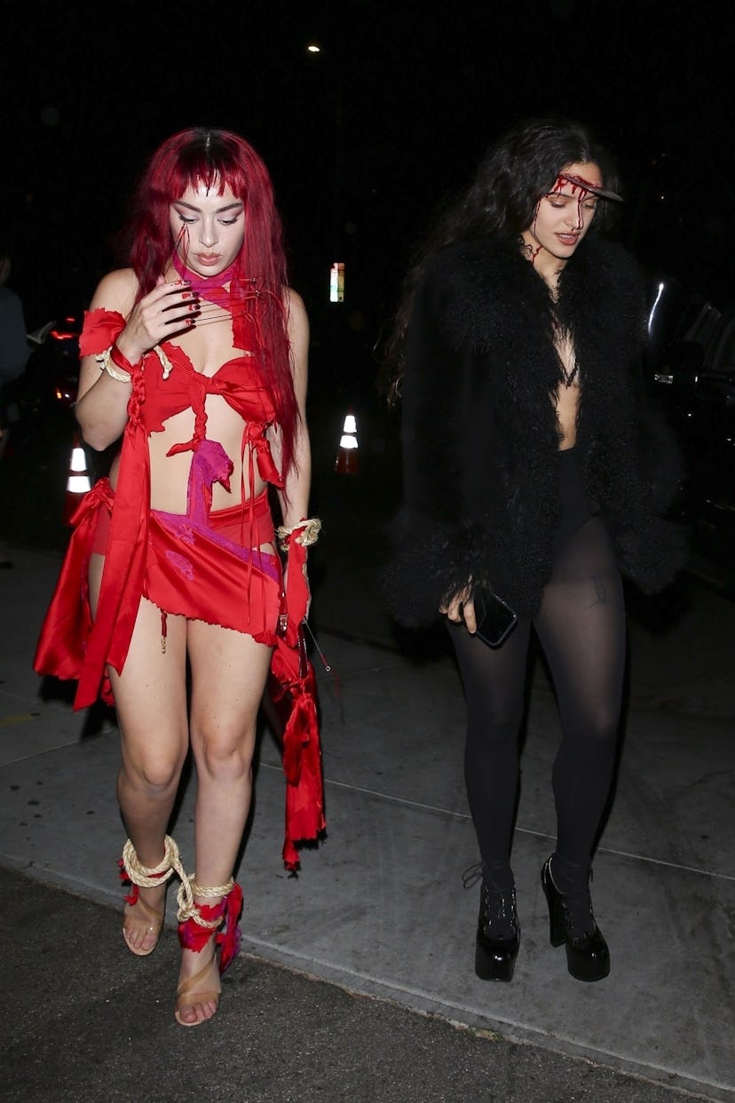 Disfraz de Charli XCX y Rosalía para Halloween