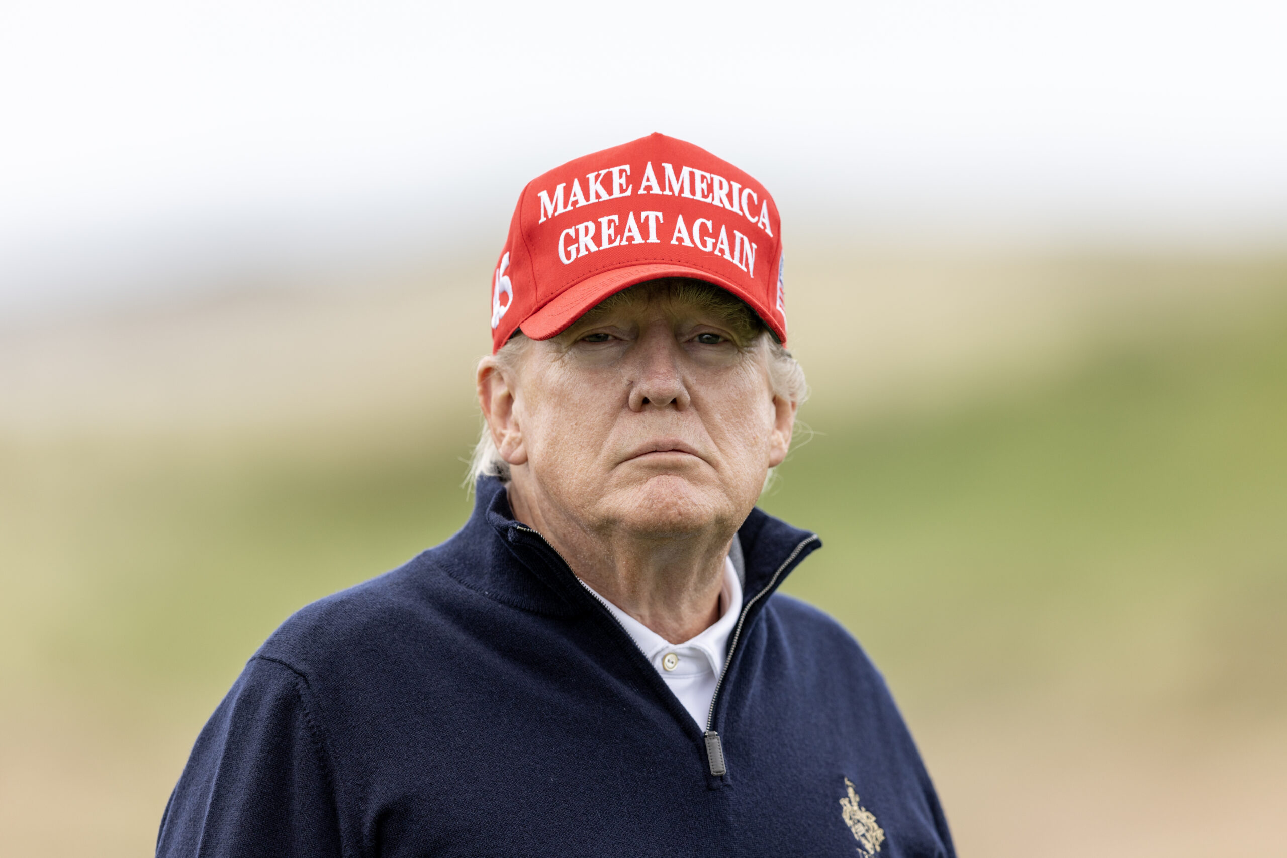 Trump jugando al golf