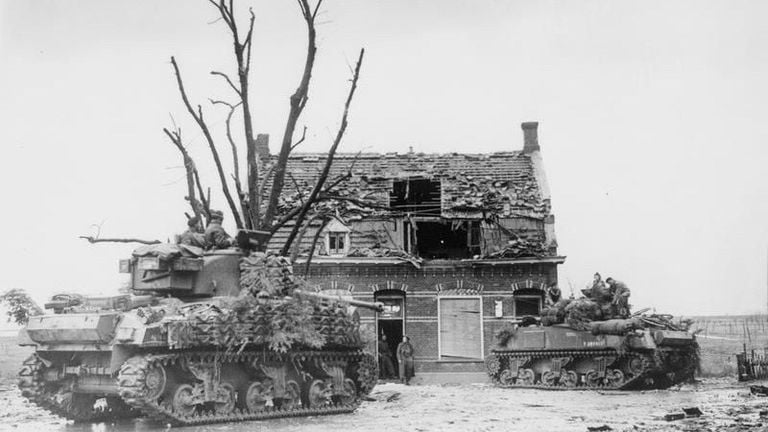 Tanques polacos entre Breda y Moerdijk