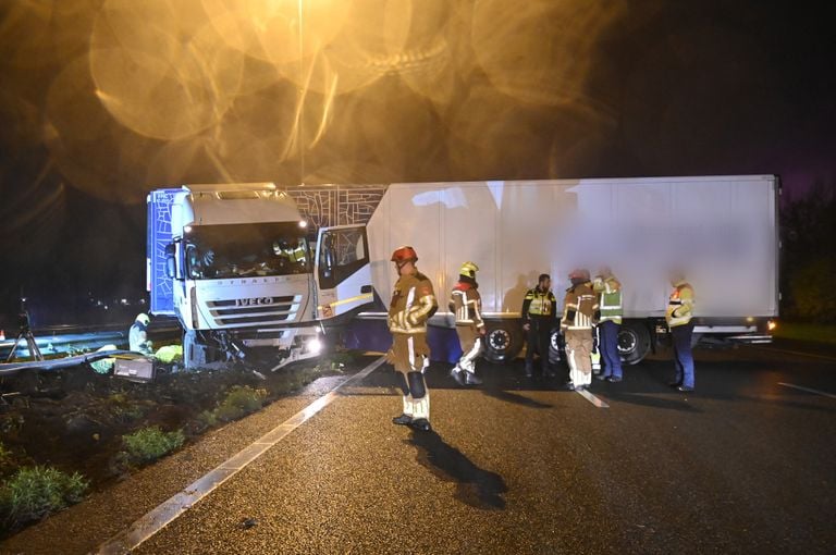 El camión giró alrededor de las tres menos cuarto de la mañana (foto: Perry Roovers/SQ Vision).