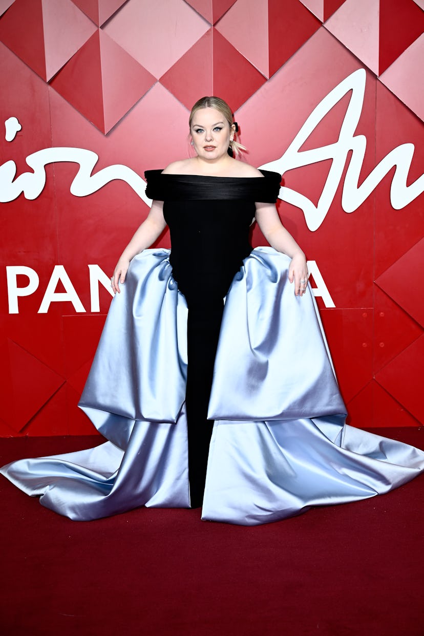 LONDRES, INGLATERRA - 2 DE DICIEMBRE: Nicola Coughlan asiste a los Fashion Awards 2024 presentados por Pandora...