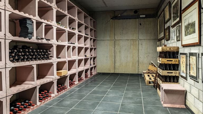 La sala de vinos del sótano (foto: Van Baarle Makelaardij).