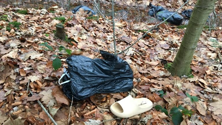 Una zapatilla con bolsas de trozos de ternera (Foto: Wandelaar)