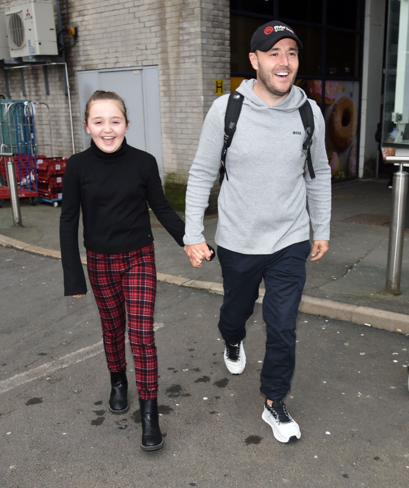 La encantada pareja se reunió en el aeropuerto de Manchester.