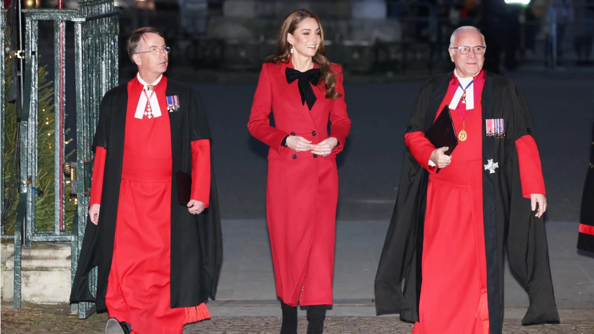 Kate Middleton, abrigo rojo y falda de tartán: el look perfecto para el concierto de Navidad