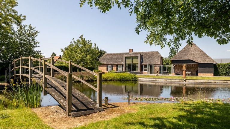 El jardín detrás de la casa (foto: Van Baarle Makelaardij).