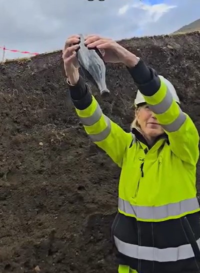 Los arqueólogos también descubrieron recientemente un mensaje de 150 años de antigüedad en una botella en un cementerio vikingo en Noruega.