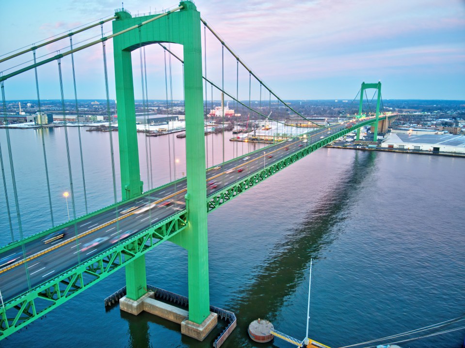 Vista aérea del puente Walt Whitman sobre el río Delaware