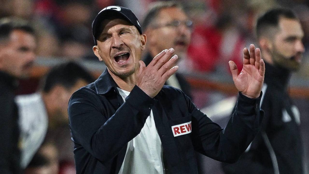 1. FC Köln se adhiere al entrenador y confía en