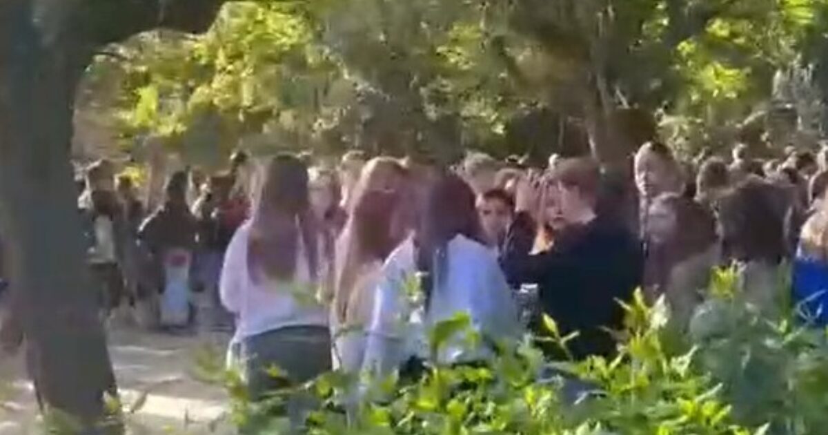 1.500 estudiantes evacuados después del fuego de la bicicleta eléctrica